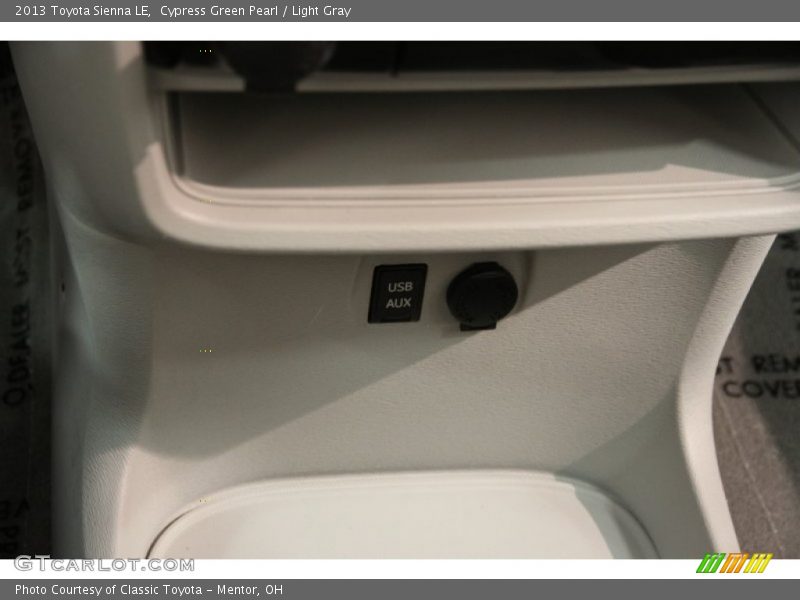 Cypress Green Pearl / Light Gray 2013 Toyota Sienna LE
