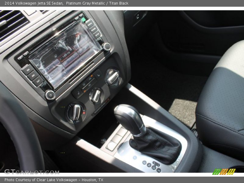 Platinum Gray Metallic / Titan Black 2014 Volkswagen Jetta SE Sedan