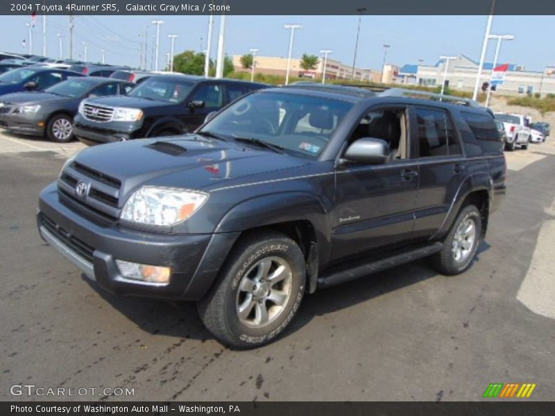Front 3/4 View of 2004 4Runner SR5
