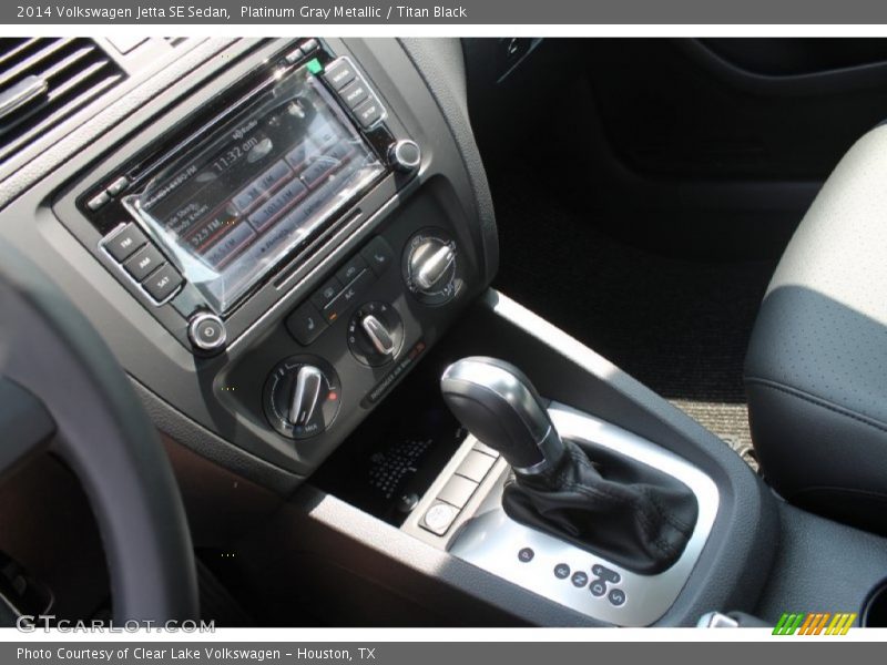 Platinum Gray Metallic / Titan Black 2014 Volkswagen Jetta SE Sedan