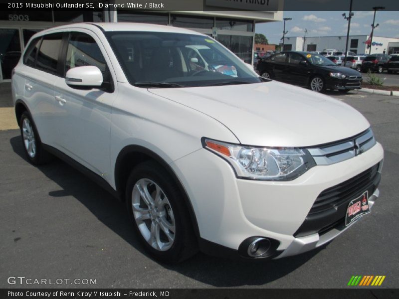 Diamond White / Black 2015 Mitsubishi Outlander SE