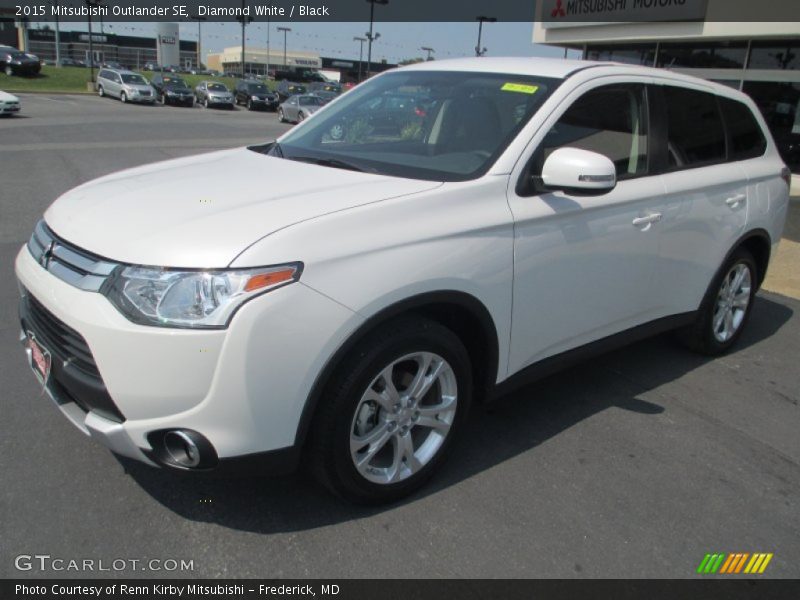 Diamond White / Black 2015 Mitsubishi Outlander SE