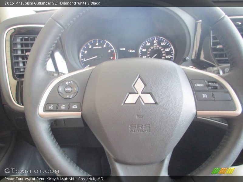 Diamond White / Black 2015 Mitsubishi Outlander SE