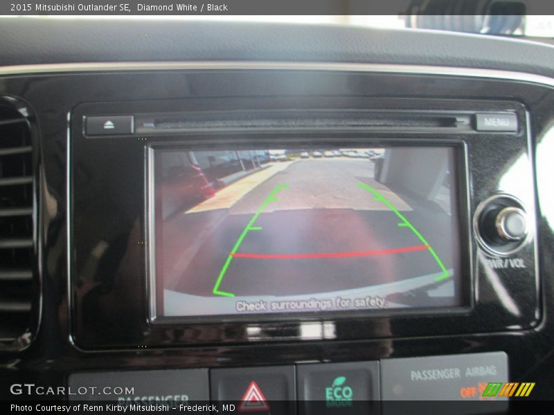 Diamond White / Black 2015 Mitsubishi Outlander SE