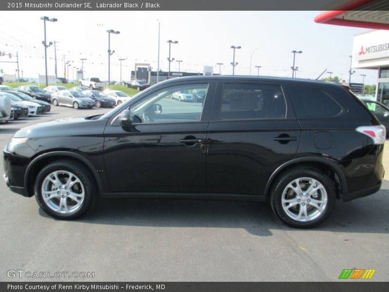 2015 Outlander SE Labrador Black