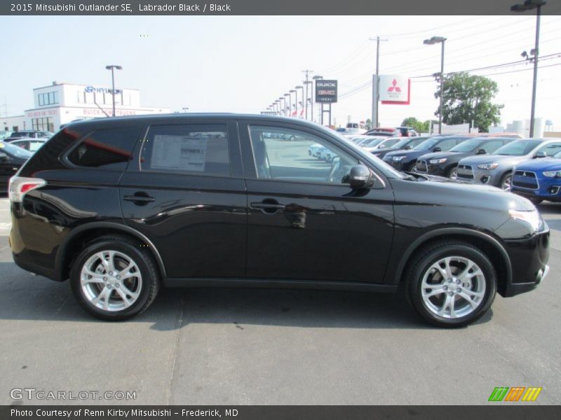 Labrador Black / Black 2015 Mitsubishi Outlander SE