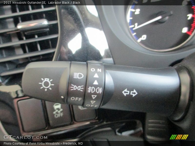 Labrador Black / Black 2015 Mitsubishi Outlander SE