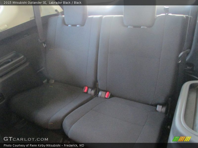 Labrador Black / Black 2015 Mitsubishi Outlander SE