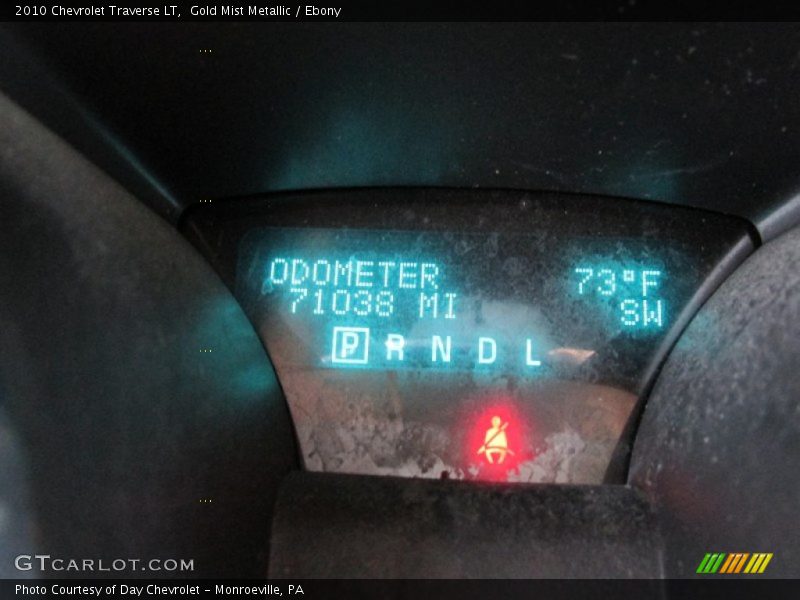 Gold Mist Metallic / Ebony 2010 Chevrolet Traverse LT