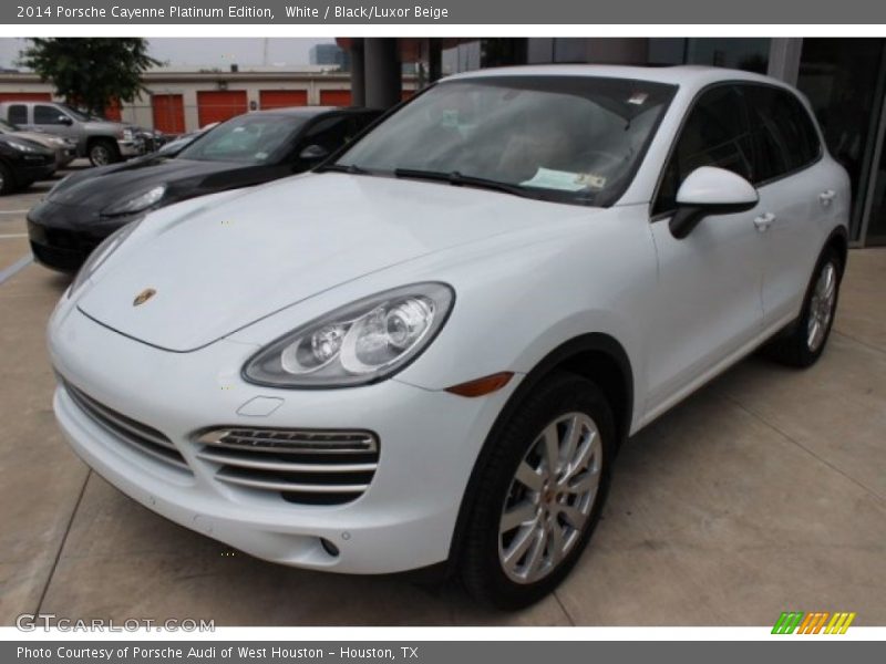 Front 3/4 View of 2014 Cayenne Platinum Edition