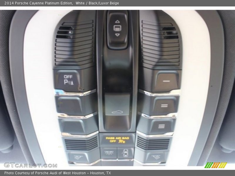 Controls of 2014 Cayenne Platinum Edition