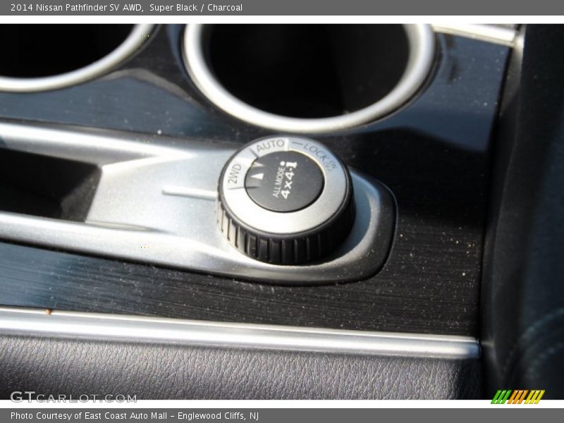 Super Black / Charcoal 2014 Nissan Pathfinder SV AWD