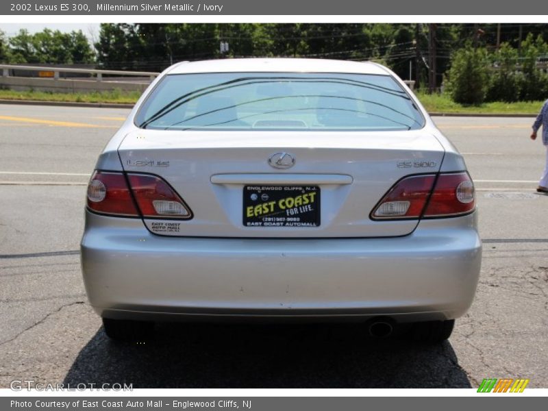 Millennium Silver Metallic / Ivory 2002 Lexus ES 300