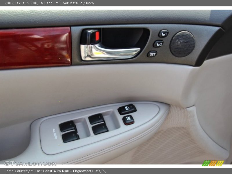 Millennium Silver Metallic / Ivory 2002 Lexus ES 300