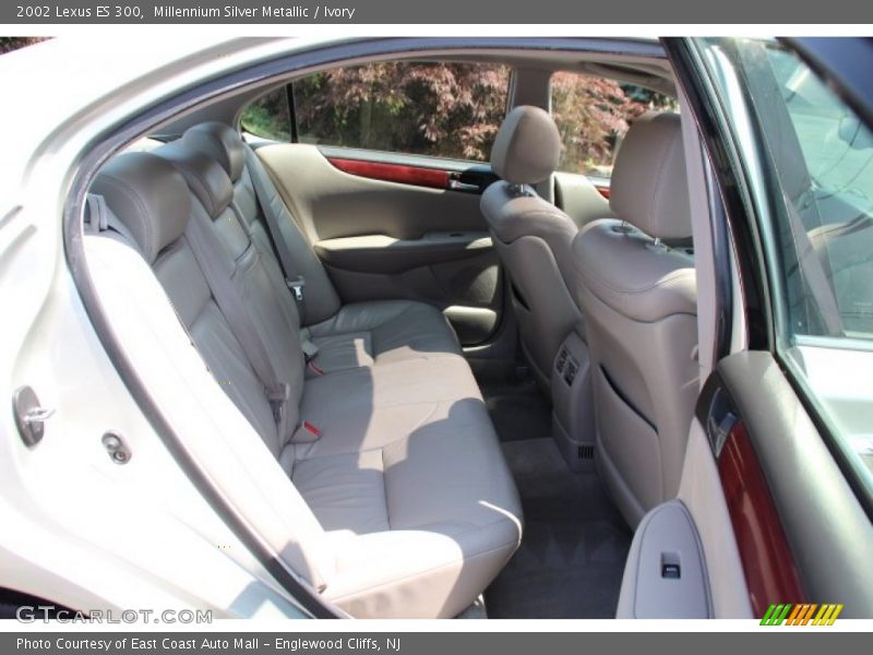 Millennium Silver Metallic / Ivory 2002 Lexus ES 300