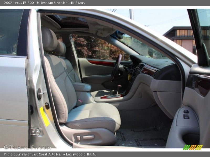 Millennium Silver Metallic / Ivory 2002 Lexus ES 300