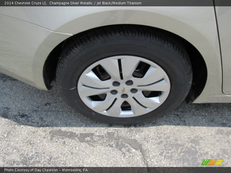 Champagne Silver Metallic / Jet Black/Medium Titanium 2014 Chevrolet Cruze LS