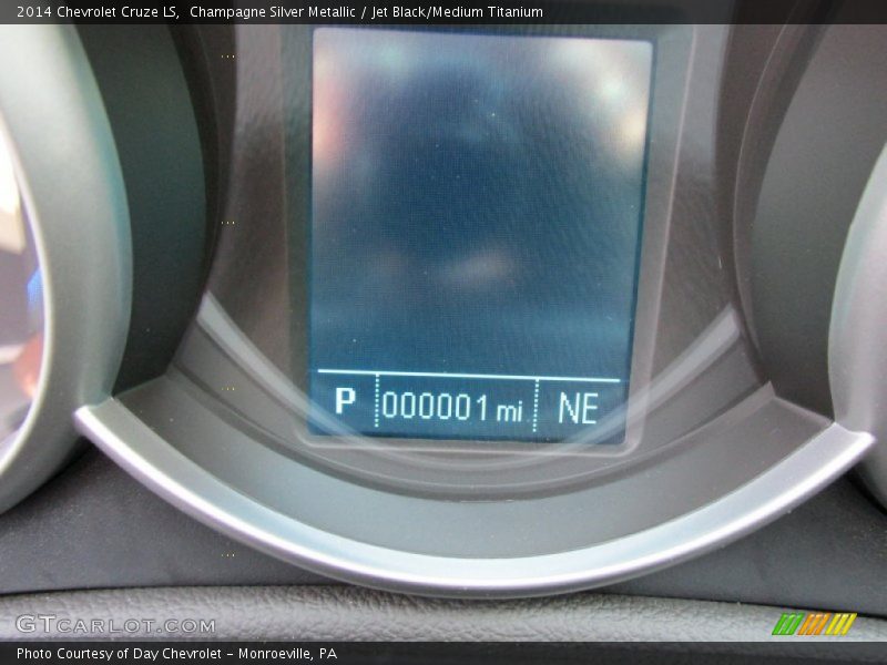 Champagne Silver Metallic / Jet Black/Medium Titanium 2014 Chevrolet Cruze LS