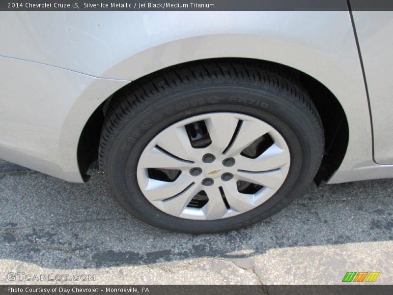 Silver Ice Metallic / Jet Black/Medium Titanium 2014 Chevrolet Cruze LS