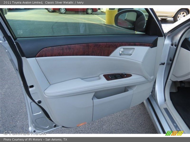 Classic Silver Metallic / Ivory 2011 Toyota Avalon Limited