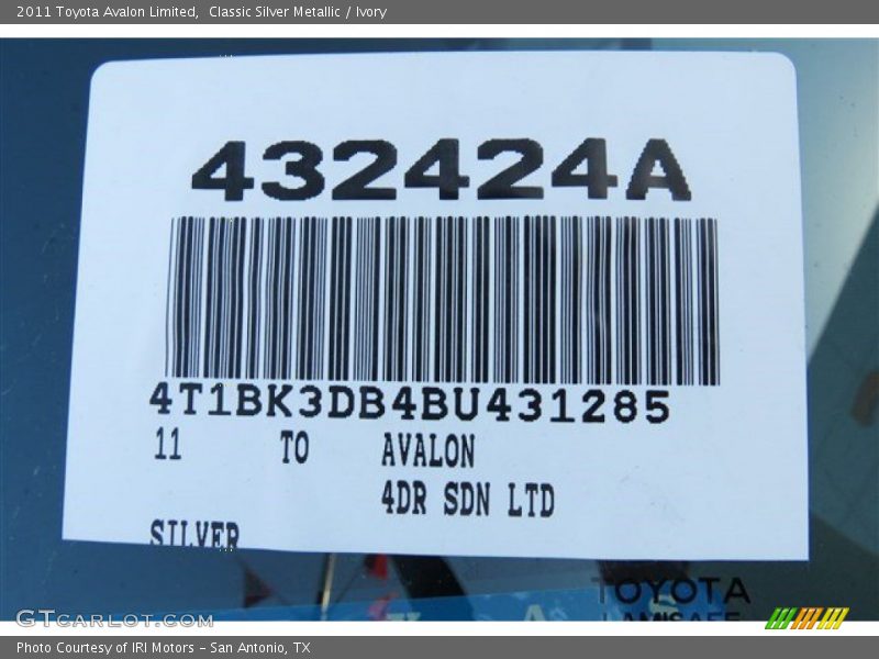 Classic Silver Metallic / Ivory 2011 Toyota Avalon Limited