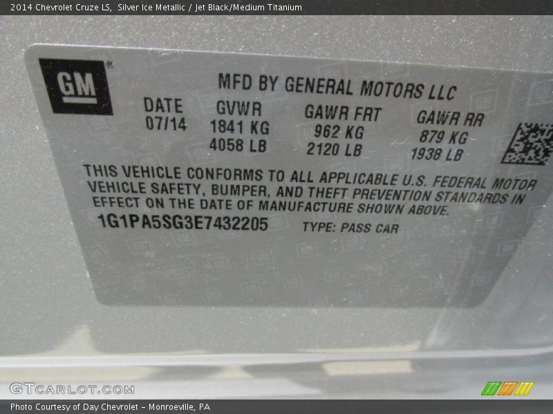 Silver Ice Metallic / Jet Black/Medium Titanium 2014 Chevrolet Cruze LS