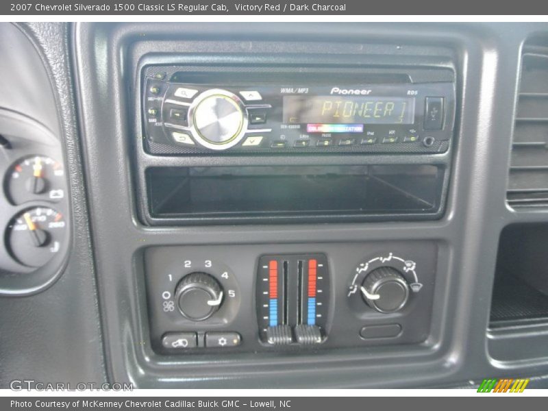 Victory Red / Dark Charcoal 2007 Chevrolet Silverado 1500 Classic LS Regular Cab