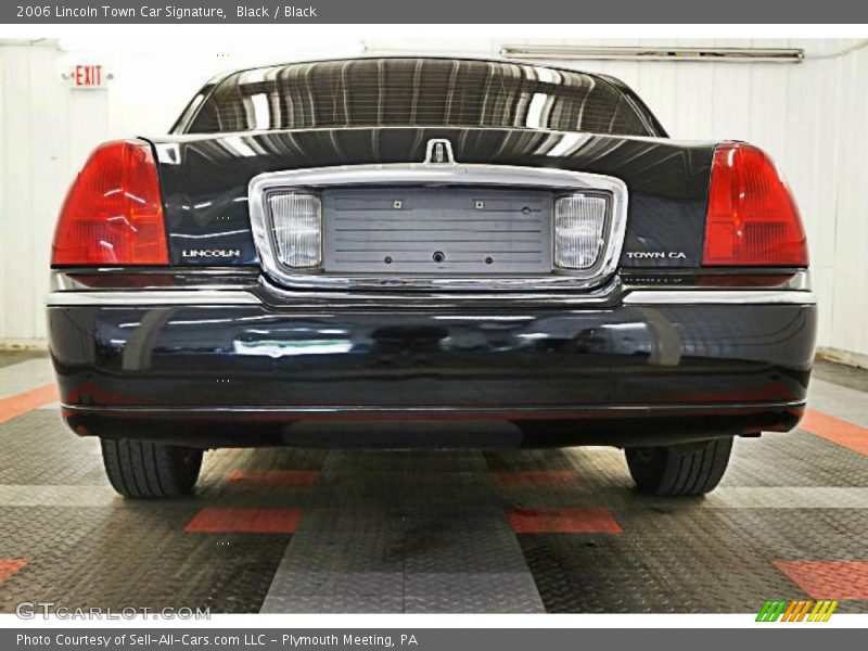 Black / Black 2006 Lincoln Town Car Signature