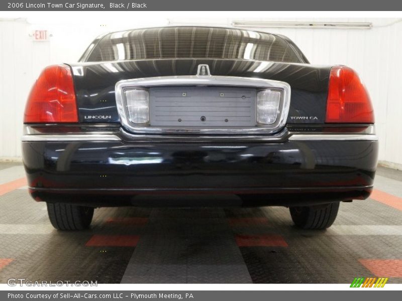 Black / Black 2006 Lincoln Town Car Signature