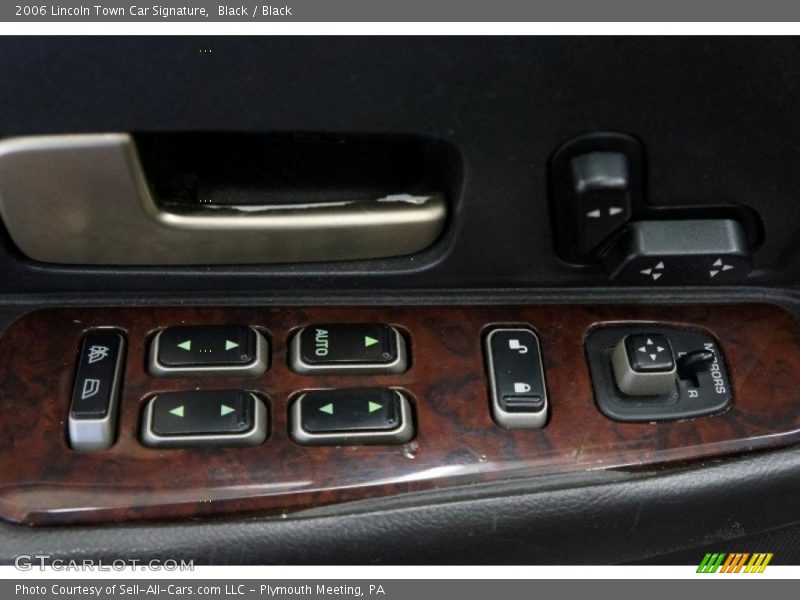 Black / Black 2006 Lincoln Town Car Signature