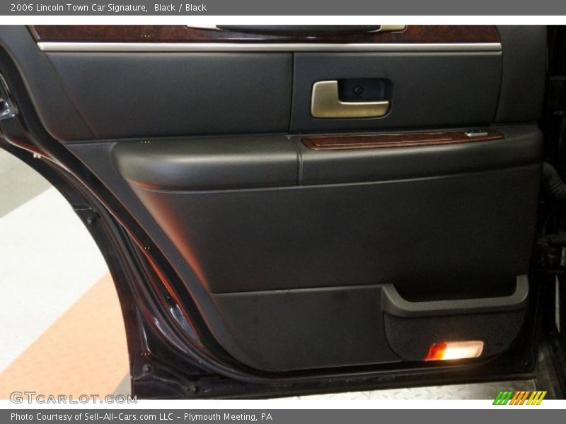 Black / Black 2006 Lincoln Town Car Signature