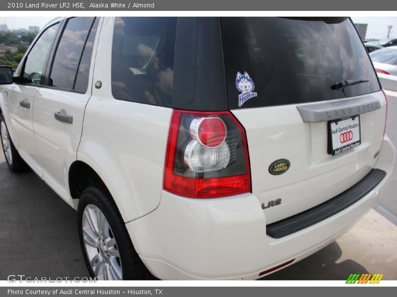 Alaska White / Almond 2010 Land Rover LR2 HSE