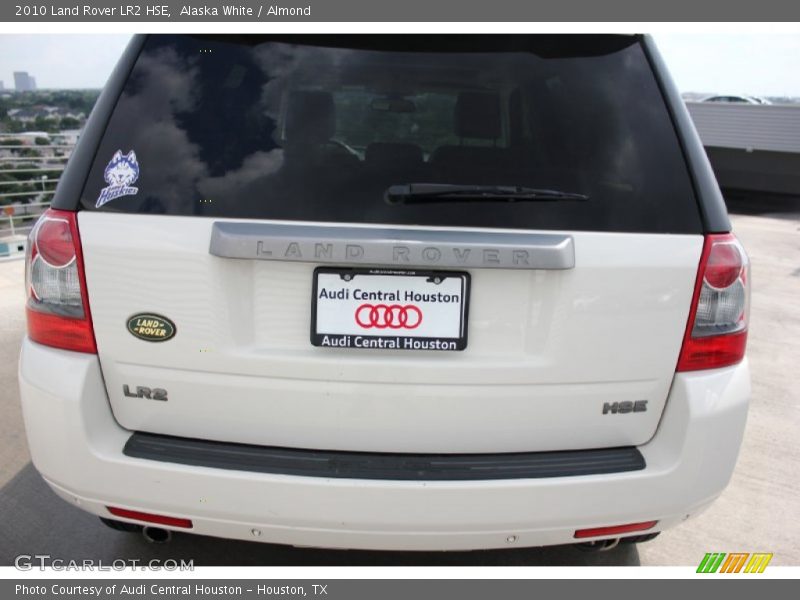 Alaska White / Almond 2010 Land Rover LR2 HSE
