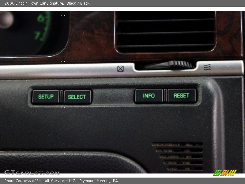Black / Black 2006 Lincoln Town Car Signature