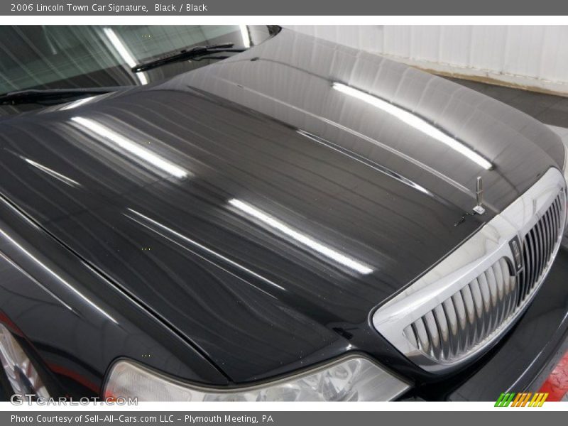 Black / Black 2006 Lincoln Town Car Signature