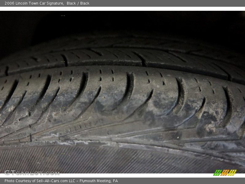 Black / Black 2006 Lincoln Town Car Signature