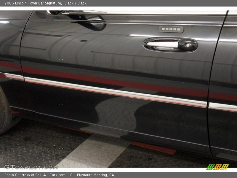 Black / Black 2006 Lincoln Town Car Signature