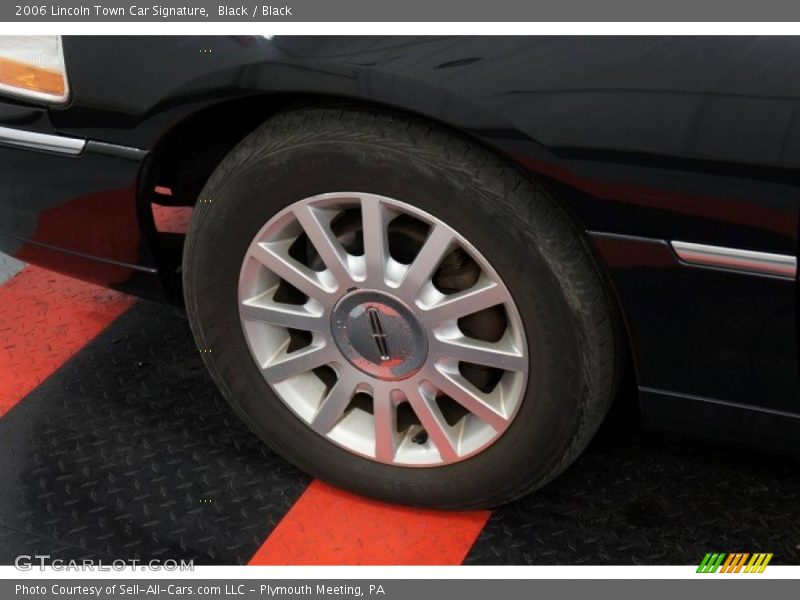 Black / Black 2006 Lincoln Town Car Signature