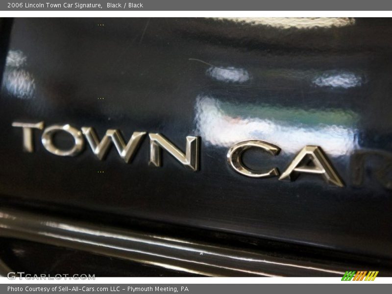 Black / Black 2006 Lincoln Town Car Signature