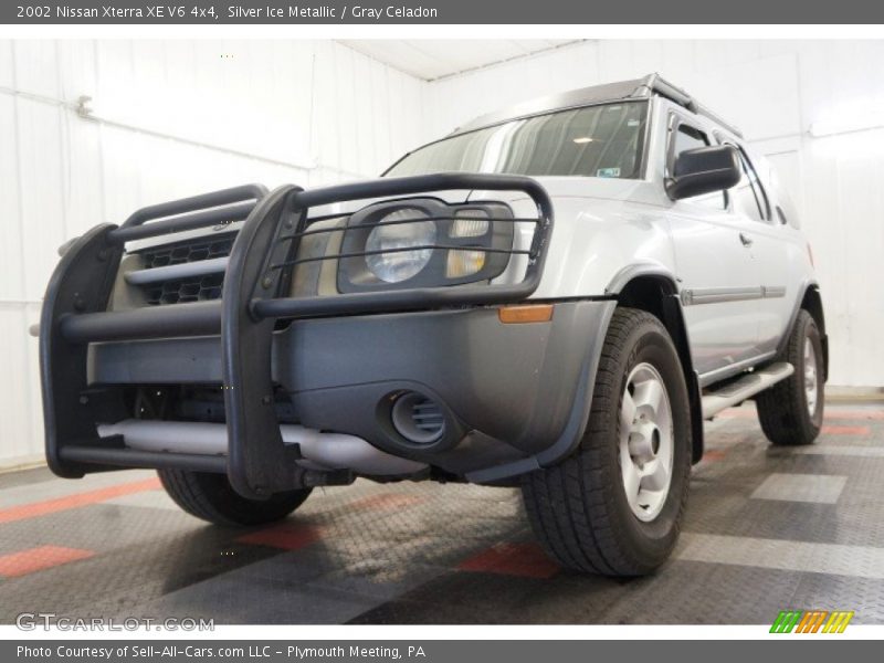 Silver Ice Metallic / Gray Celadon 2002 Nissan Xterra XE V6 4x4