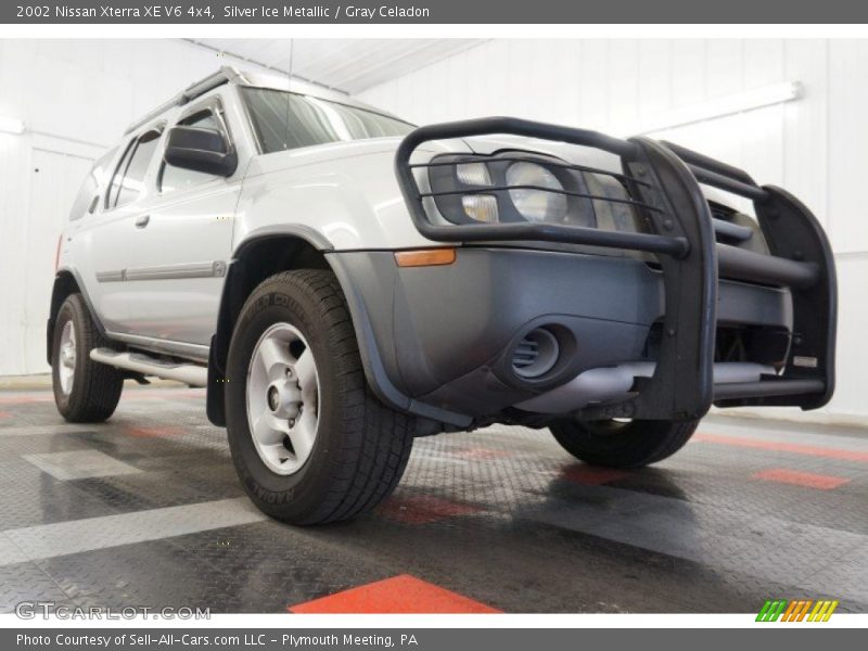 Silver Ice Metallic / Gray Celadon 2002 Nissan Xterra XE V6 4x4
