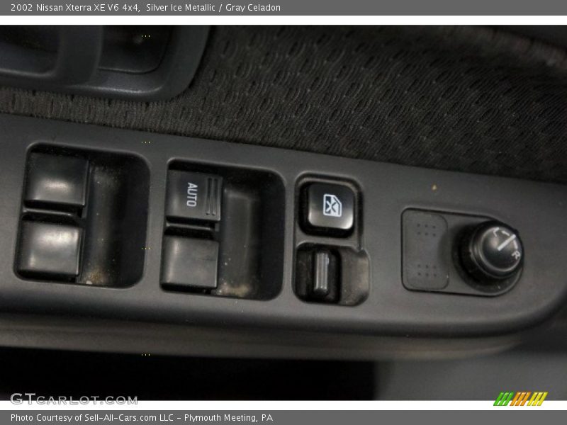 Silver Ice Metallic / Gray Celadon 2002 Nissan Xterra XE V6 4x4