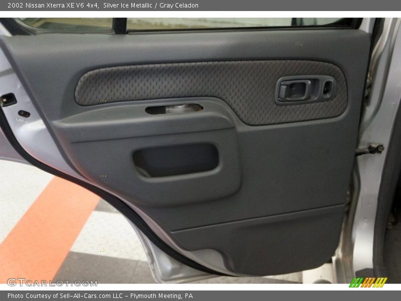 Silver Ice Metallic / Gray Celadon 2002 Nissan Xterra XE V6 4x4