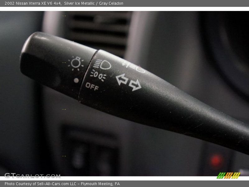 Silver Ice Metallic / Gray Celadon 2002 Nissan Xterra XE V6 4x4