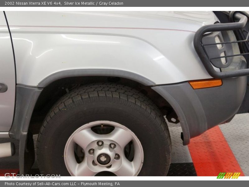 Silver Ice Metallic / Gray Celadon 2002 Nissan Xterra XE V6 4x4