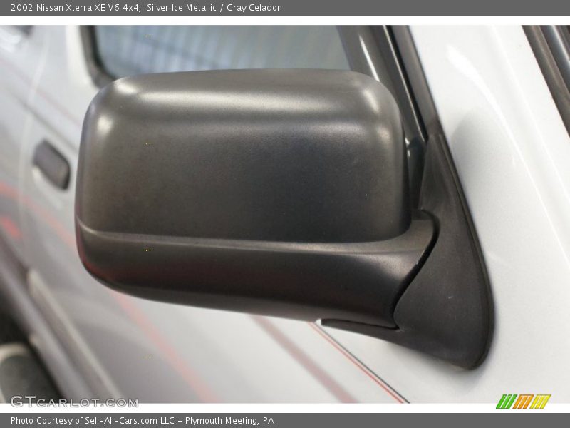 Silver Ice Metallic / Gray Celadon 2002 Nissan Xterra XE V6 4x4