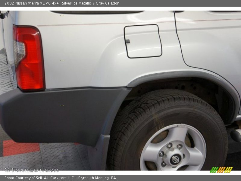 Silver Ice Metallic / Gray Celadon 2002 Nissan Xterra XE V6 4x4