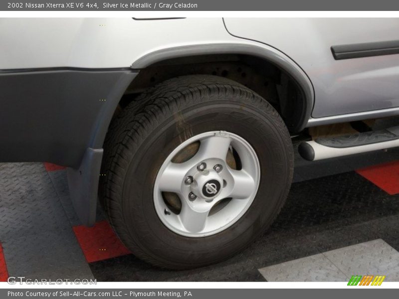 Silver Ice Metallic / Gray Celadon 2002 Nissan Xterra XE V6 4x4