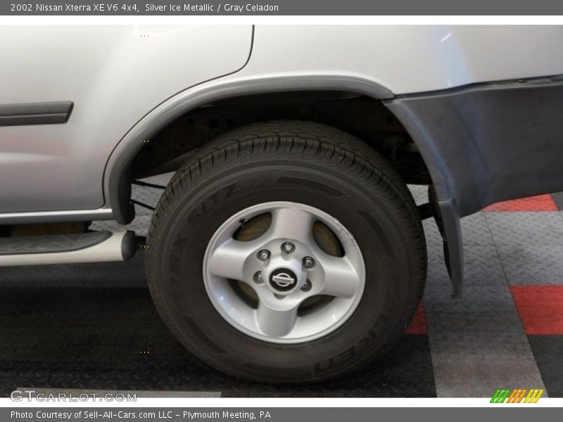 Silver Ice Metallic / Gray Celadon 2002 Nissan Xterra XE V6 4x4