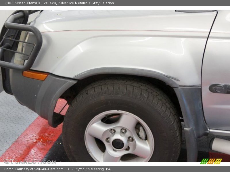 Silver Ice Metallic / Gray Celadon 2002 Nissan Xterra XE V6 4x4